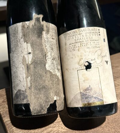 Zwei Weinflaschen von Weingut Clemens Busch aus den Jahgängen 1997 und 1999